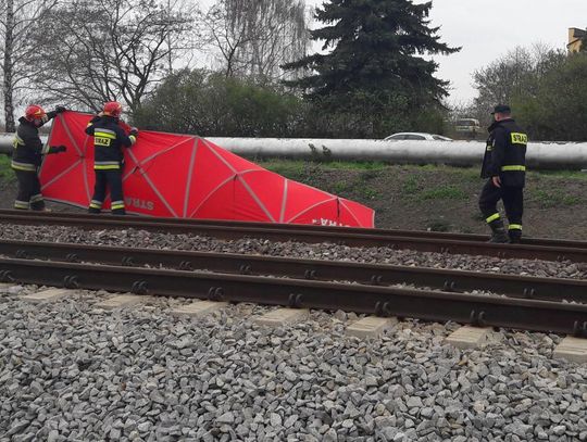 Tragedia na torach w Kaliszu. Pociąg śmiertelnie potrącił człowieka ZDJĘCIA