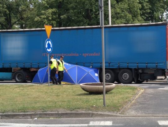 Tragedia w centrum Ostrowa Wielkopolskiego. Kobieta zginęła na pasach ZDJĘCIA