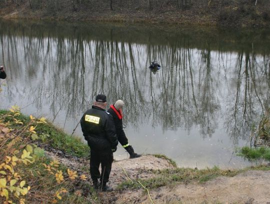 Tragedia w gminie Opatówek. Zwłoki mężczyzny w stawie