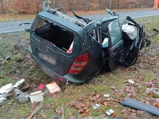 Tragiczny poranek w regionie. Kierowca nie żyje, z auta nic nie zostało!