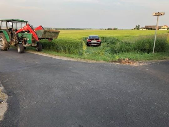 Traktorzysta zderzył się z BMW. Był pijany