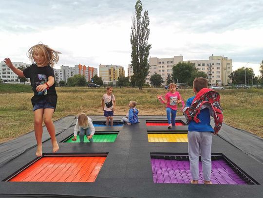Trampoliny ziemne w Kaliszu! Nowa atrakcja w mieście otwarta