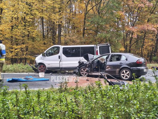 Trasa Kalisz–Pleszew sparaliżowana. Poważny wypadek i walka o życie poszkodowanego
