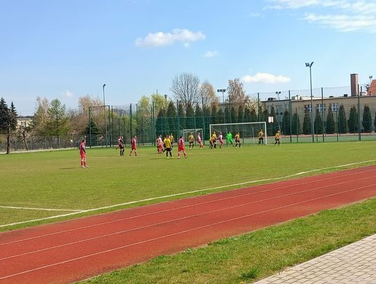 Trwa zwycięska seria piłkarzy Prosny. Cenna wygrana kaliszan w Ostrowie Wlkp.