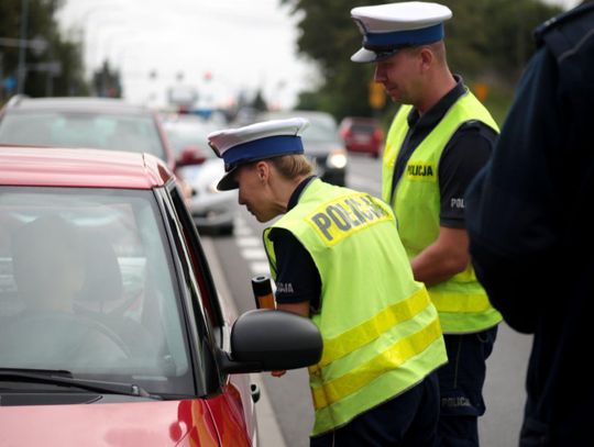 „Trzeźwy poranek” na kaliskich drogach. Policja kontrolowała kierowców i… rozdawała upominki ZDJĘCIA