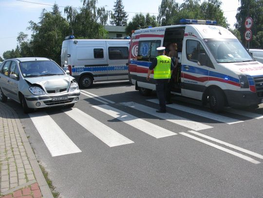 Trzy rozbite auta, poszkodowana kobieta ZDJĘCIA