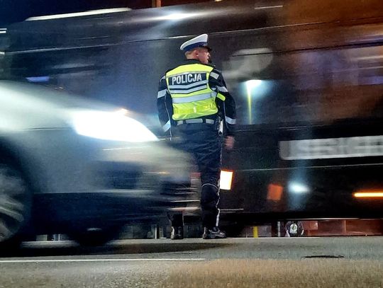 Uderzył w auto przy piekarni i odjechał. Szuka go policja!