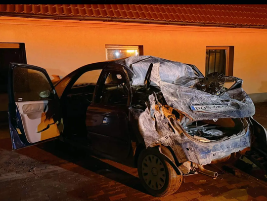 Uderzył w budynek i uciekł! Policja go namierzyła