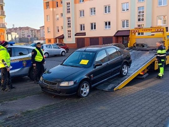 Usuwają auta z dróg. Ponad setka takich zgłoszeń Usuwają auta z dróg. Ponad setka takich zgłoszeń