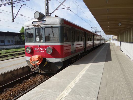 Utrudnienia w ruchu pociągów po katastrofie kolejowej w Sośniach