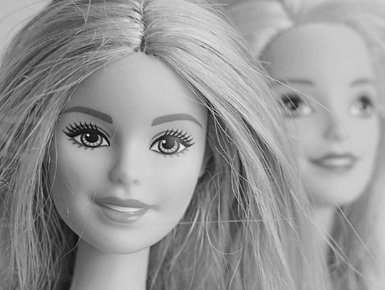 Uważaj na selfie z Barbie! Specjaliści przestrzegają