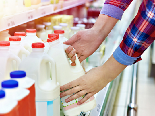 W sklepach jest trochę taniej. Inflacja nam odpuszcza