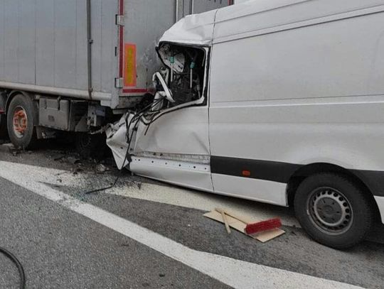 W tym wypadku zginęły 3 osoby. Policja szuka świadków