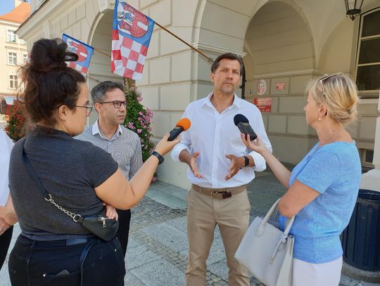 W urzędzie i na rynku woda dla mieszkańców. Miasto gotowe na najgorętszy dzień lata