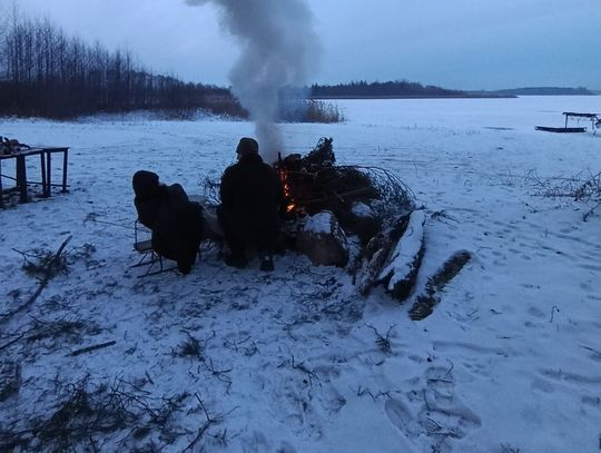 Wędkarz ledwo uszedł z życiem. „Obok leżała wędka i piła”