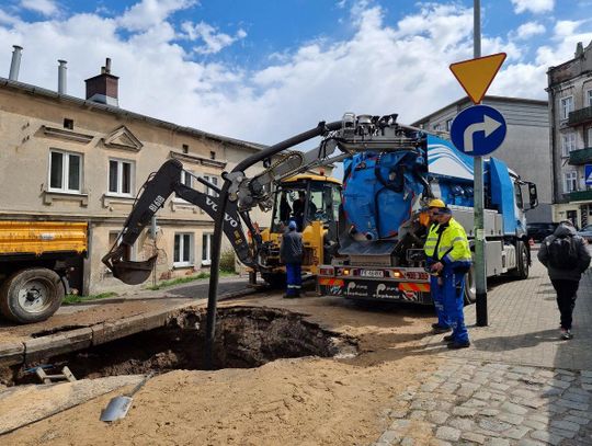 Wielka dziura na ul. Ogrodowej. Całe osiedle nie ma wody