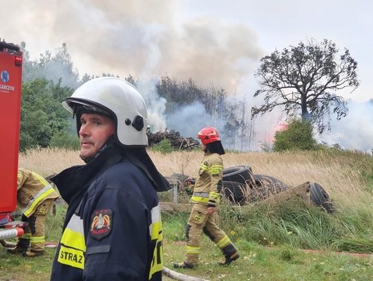 Wielki pożar w Ksawerowie: strażacy przez ponad 12 godzin walczyli z żywiołem ZDJĘCIA