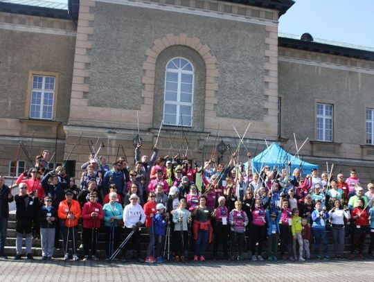 Wiosenny Marsz Nordic Walking w kaliskim Parku Miejskim ZDJĘCIA I WIDEO