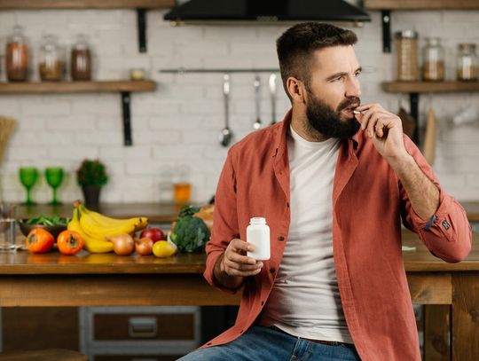 Witaminy dla mężczyzn po 30-tce: które naprawdę warto brać?