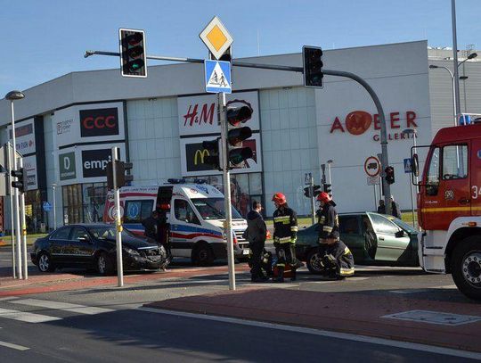 Wjechał na czerwonym? Młoda kobieta w szpitalu ZDJĘCIA