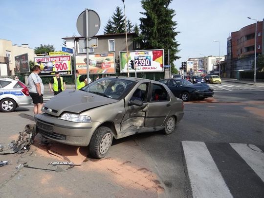 Wjechał na czerwonym, stracił prawo jazdy  ZDJĘCIA