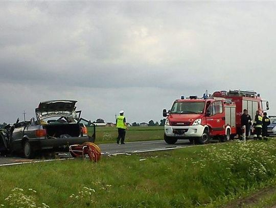 Wjechał pod tira. Kierowca walczy o życie