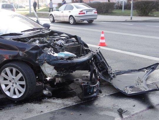 Wjechała na skrzyżowanie na czerwonym świetle ZDJĘCIA