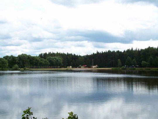 Wodny absurd! Jedyne kąpielisko w regionie czynne tylko… w weekendy ZDJĘCIA