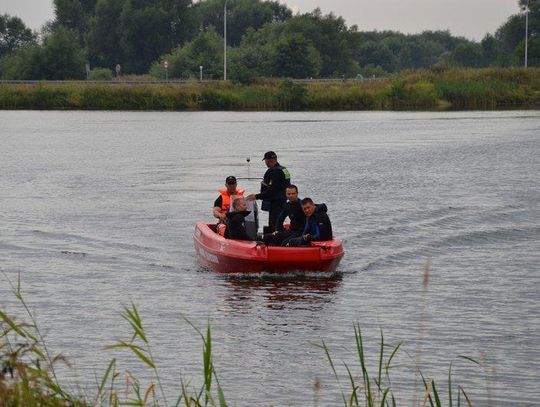 Wszedł do wody i zniknął. Trwają poszukiwania mężczyzny