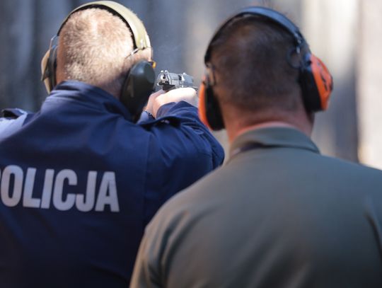 Wyjął mu broń z kabury i zaczął strzelać. Atak na policjanta