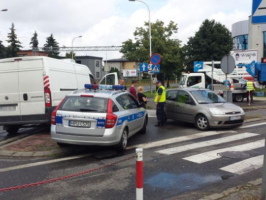 Wymusiła pierwszeństwo przejazdu. Za kierownicą kobieta w ciąży ZDJĘCIA