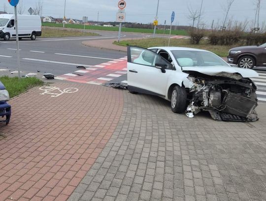 Wymuszenie pierwszeństwa na skrzyżowaniu. Stłuczka dwóch osobówek