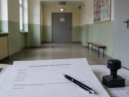 Wymyślili pilną awarię za niemałe pieniądze. Dyrektor i przedsiębiorcy oskarżeni