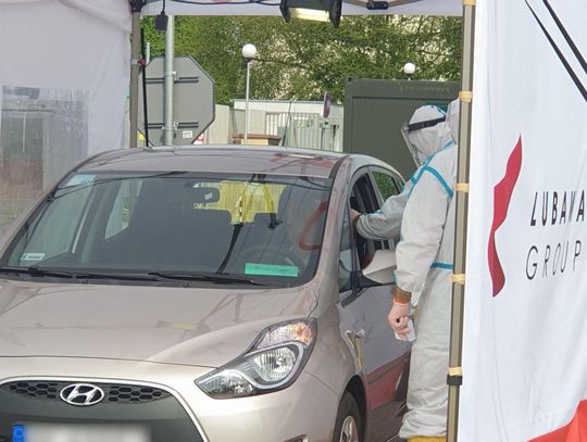 Wyniki z drive-thru z opóźnieniem. Poznańskie laboratorium obłożone pracą, więc na wyniki trzeba czekać