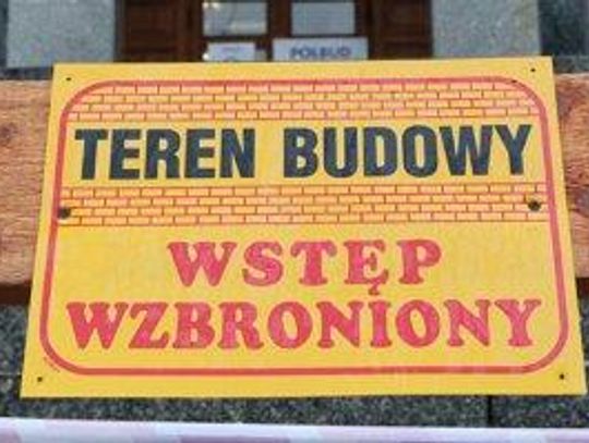 Wypadek na budowie. Robotnik z ciężkim urazem głowy.