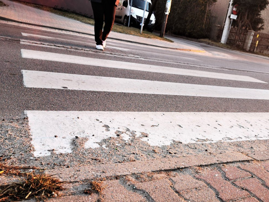 Wypadek na Dobrzecu. Poszkodowana ma obrażenia twarzy