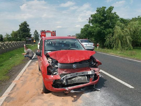 Wypadek na krajowej „25”. Dwie osoby w szpitalu ZDJĘCIA