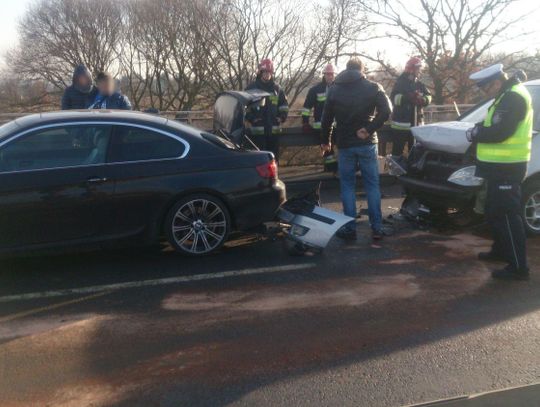 Wypadek na Trasie Bursztynowej, jedna osoba w szpitalu ZDJĘCIA