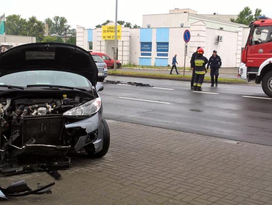 Wypadek na ul. Majkowskiej. Dwie osoby w szpitalu ZDJĘCIA