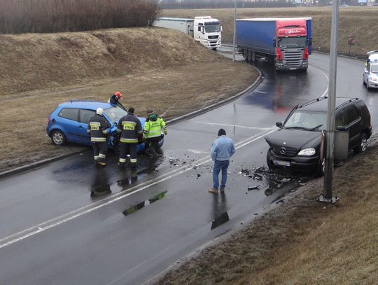 Wypadek na ul. Piłsudskiego w Kaliszu. Jedna osoba poszkodowana ZDJĘCIA