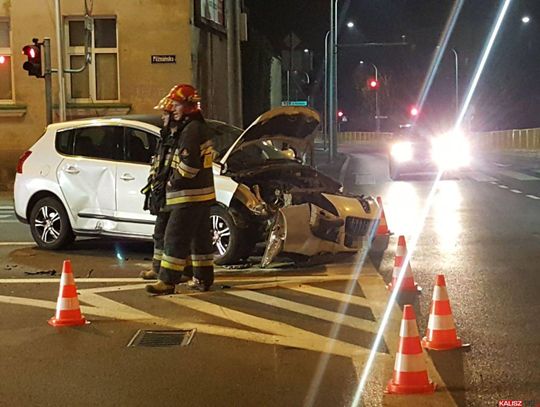 Wypadek na ul. Poznańskiej w Kaliszu. Dwie osoby w szpitalu ZDJĘCIA