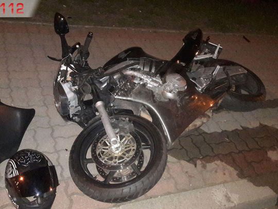 Wypadek na Widoku. Peugeot zderzył się z motocyklem ZDJĘCIA