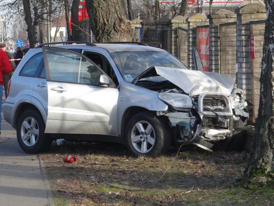 Wypadek na Wrocławskiej: nie żyje kierowca toyoty