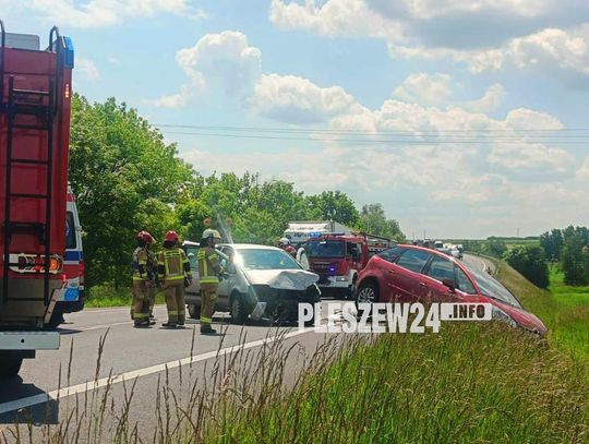 Wypadek przy Dino. Dwie osoby poszkodowane