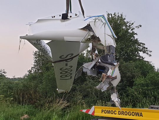 Wypadek szybowca koło Ostrowa Wielkopolskiego. Nie żyje pilot ZDJĘCIA