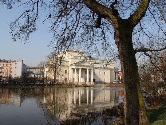 WYPRZEDAŻ teatralnych kostiumów. Za 10 i 20 zł!