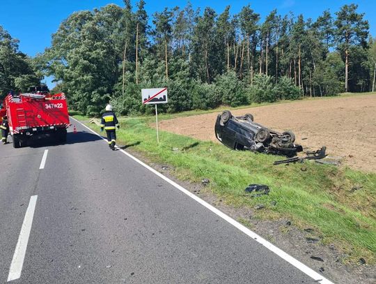 Wyprzedzał na podwójnym gazie. Wypadek w Jankowie Drugim