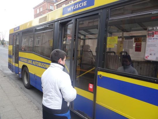 Wyrzuciła go z autobusu czy wysiadł sam? KLA szuka świadków