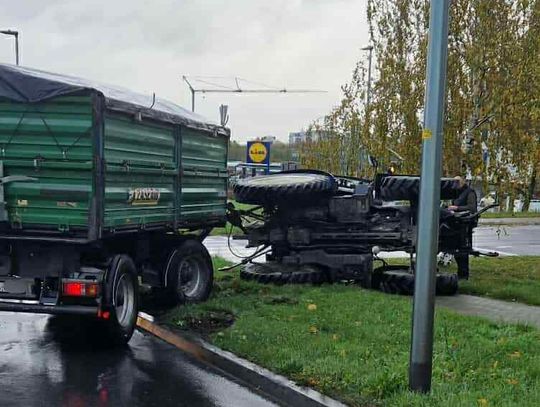 Wywrotka na Podmiejskiej. Policjanci byli wyrozumiali Wywrotka na Podmiejskiej. Policjanci byli wyrozumiali