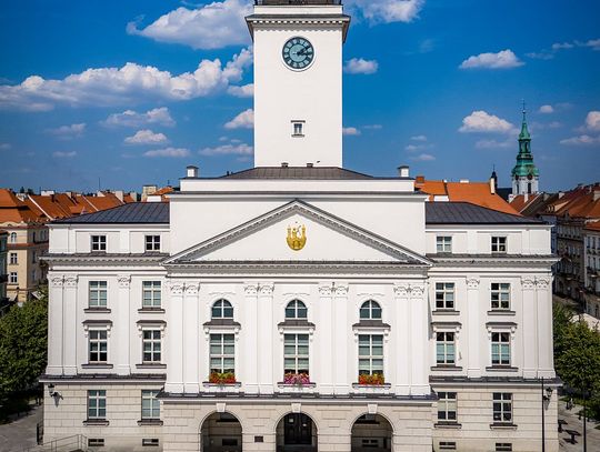 Wyższy podatek i wyższa pensja prezydenta. Radni zdecydowali Wyższy podatek i wyższa pensja prezydenta. Radni zdecydowali